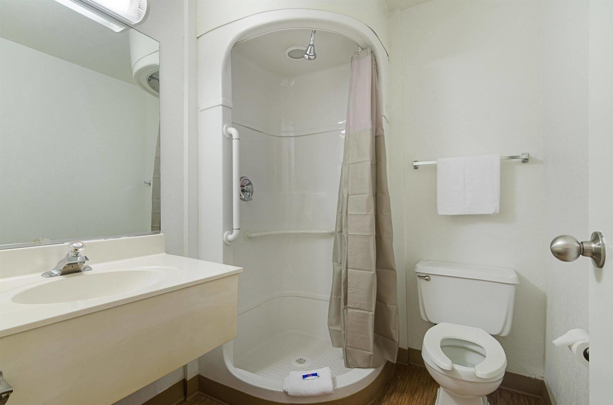 Home 6 Motel Топика Экстерьер фото