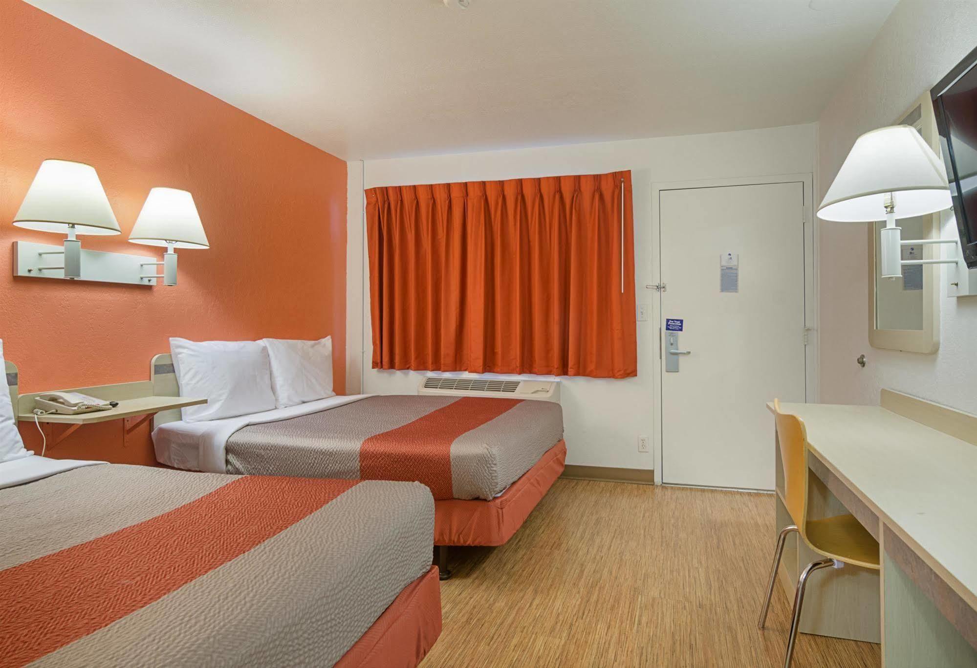 Home 6 Motel Топика Экстерьер фото