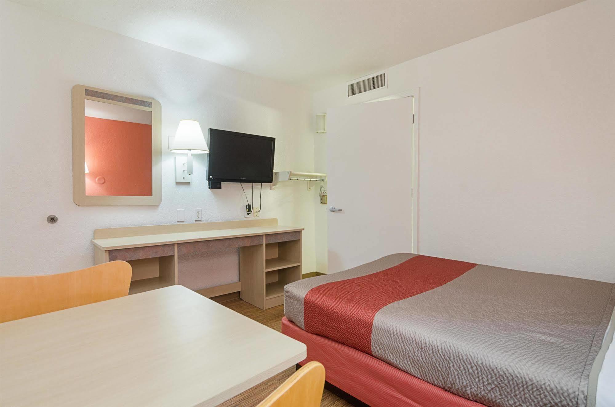 Home 6 Motel Топика Экстерьер фото