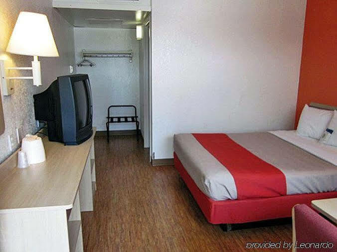 Home 6 Motel Топика Экстерьер фото